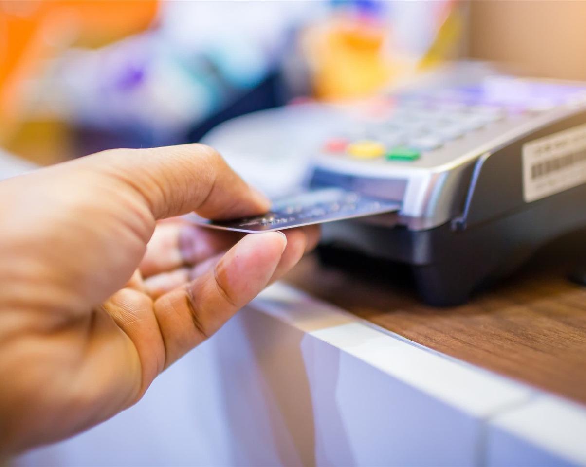 Samsung и Mastercard работают над картой со встроенным считыванием отпечатков
